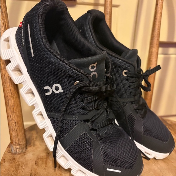 On Running women Black and White Athletic Shoes - Picture 4 of 16